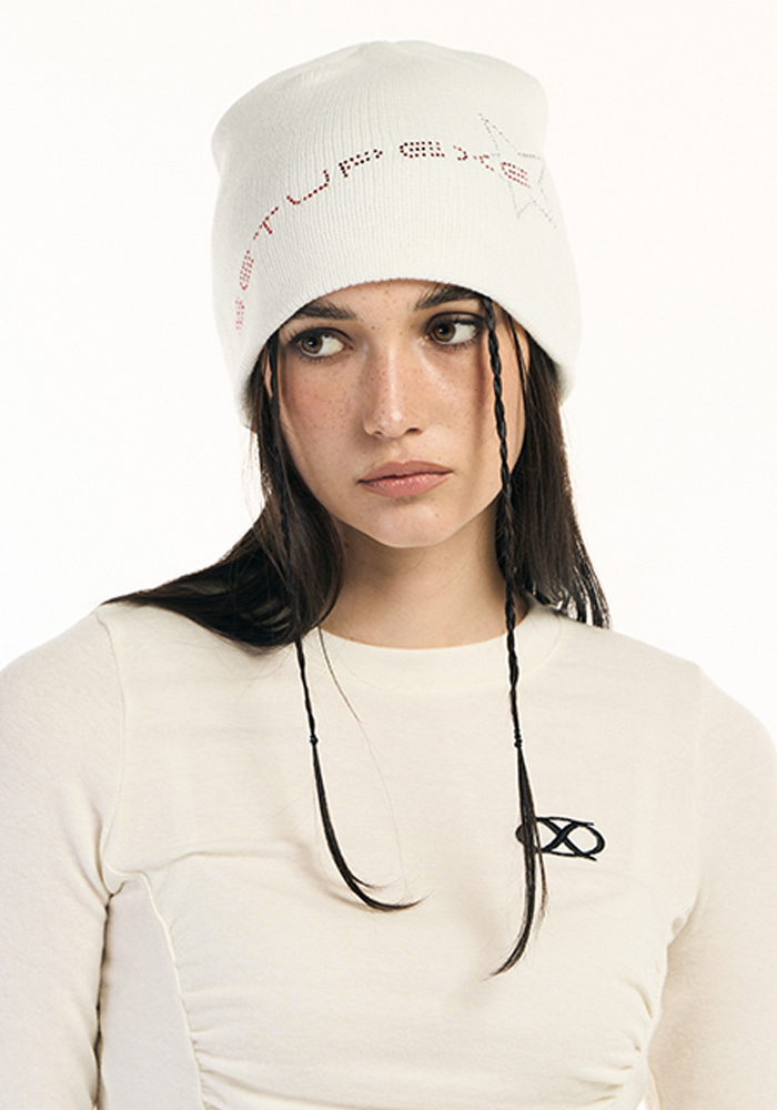 Star red lettering hotfix Beanie [Ivory]